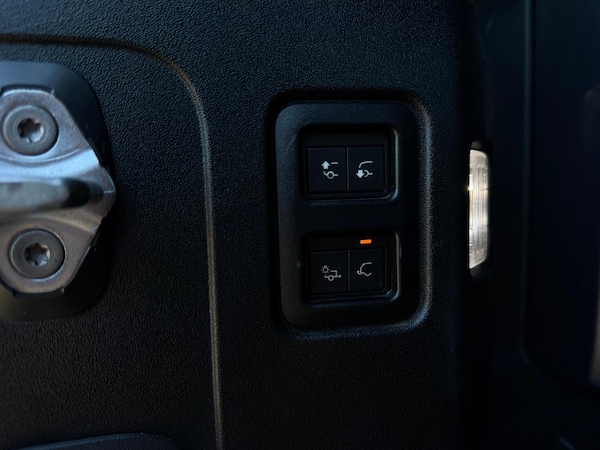 Used Land Rover Defender 2022 for sale - 76307866: Photo 33