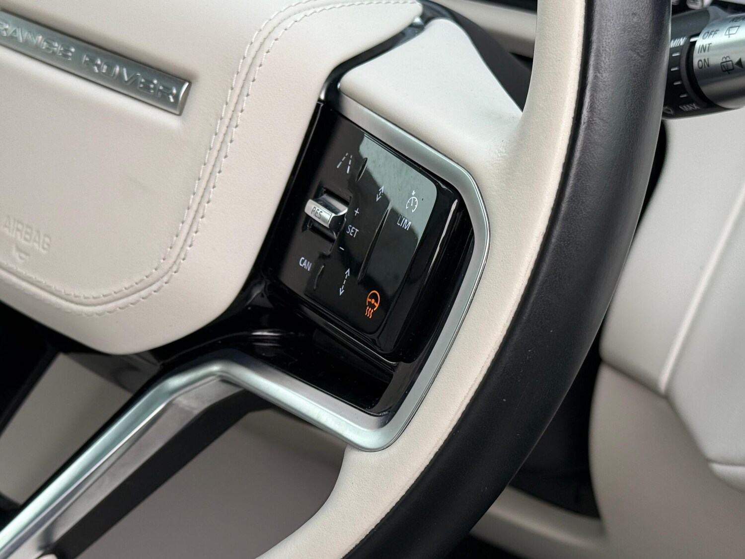 Used Land Rover Range Rover Velar 2022 for sale - 77585997: Photo 32