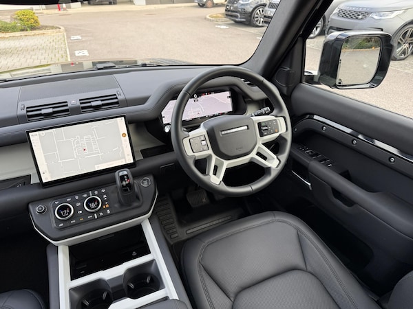 Used Land Rover Defender 110 2025 for sale - 76226174: Photo 22