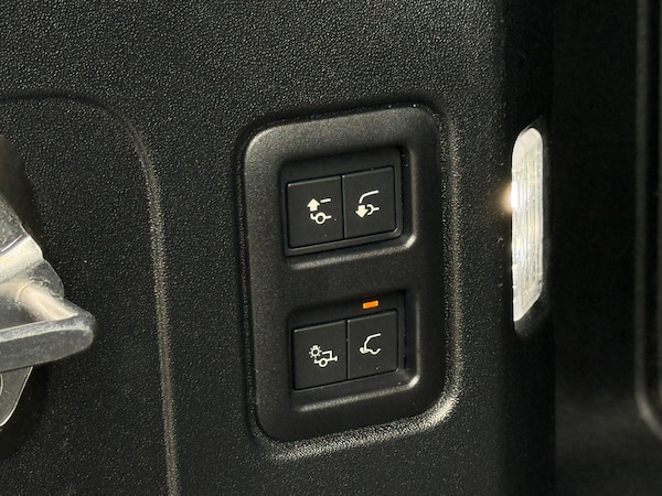Used Land Rover Defender 110 2025 for sale - 76226174: Photo 36