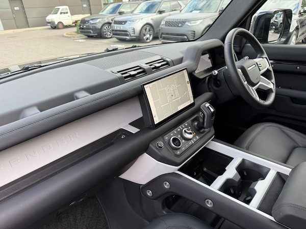 Used Land Rover Defender 110 2025 for sale - 76226174: Photo 48