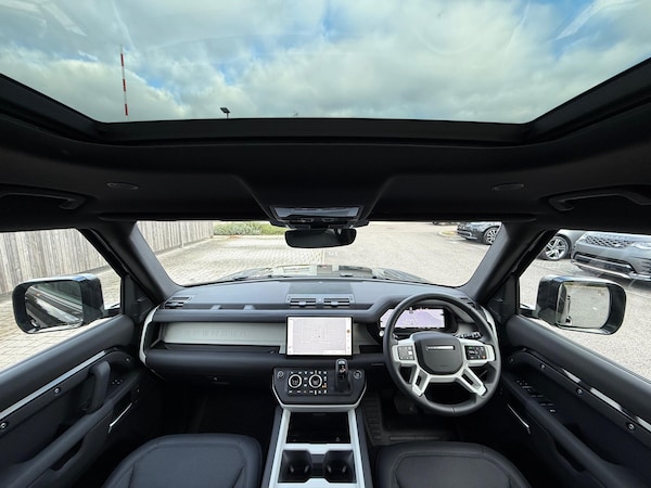 Used Land Rover Defender 110 2025 for sale - 76226174: Photo 4