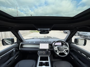 Used Land Rover Defender 110 2025 for sale - 76226174: Photo 4