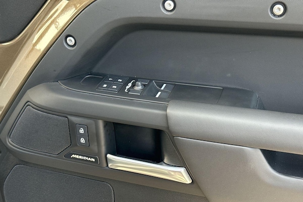 Used Land Rover Defender 90 2024 for sale - 75140203: Photo 28