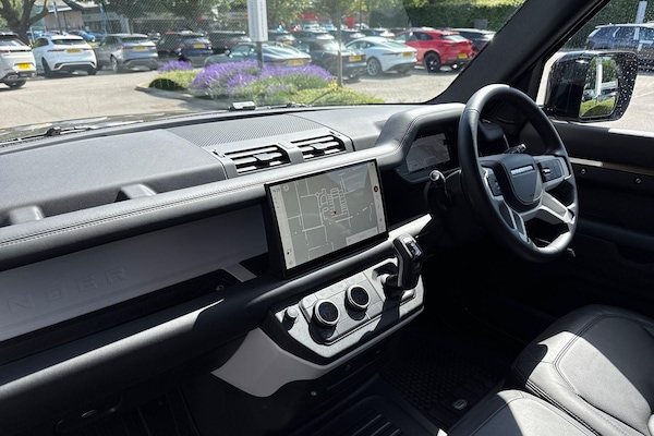Used Land Rover Defender 90 2024 for sale - 75140203: Photo 39