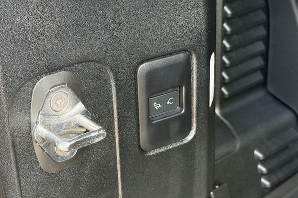 Used Land Rover Defender 90 2024 for sale - 75140203: Photo 46