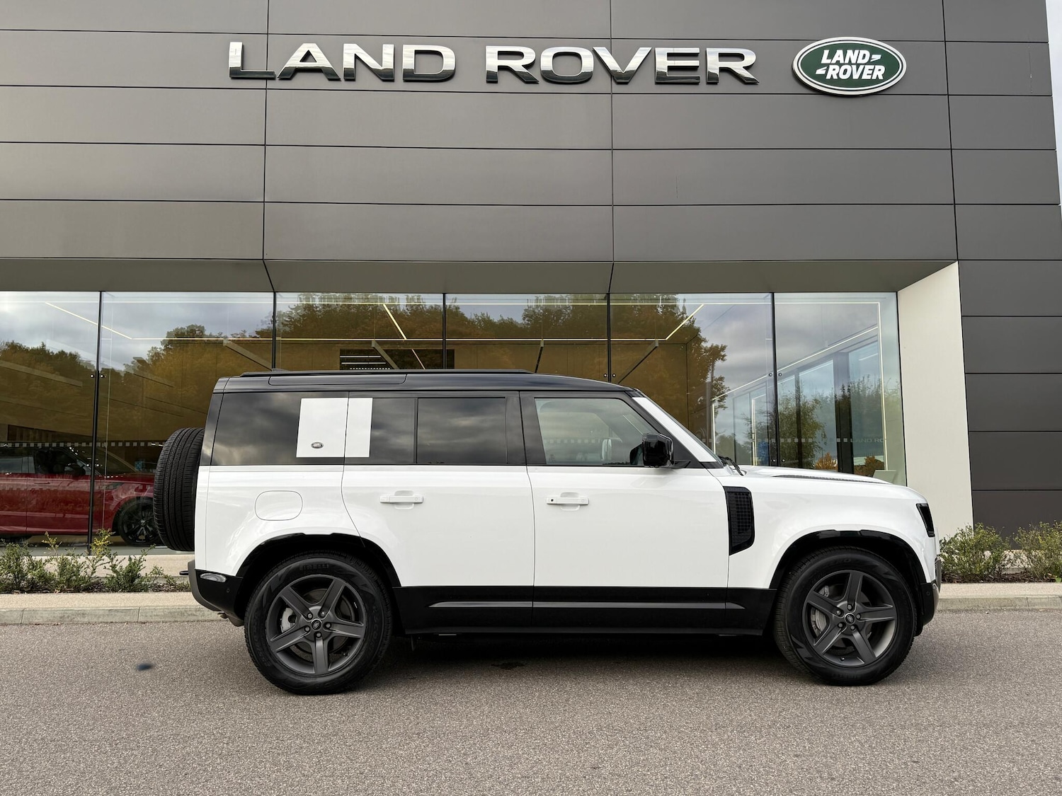 Used Land Rover Defender 110 2023 for sale - 76295870: Photo 2