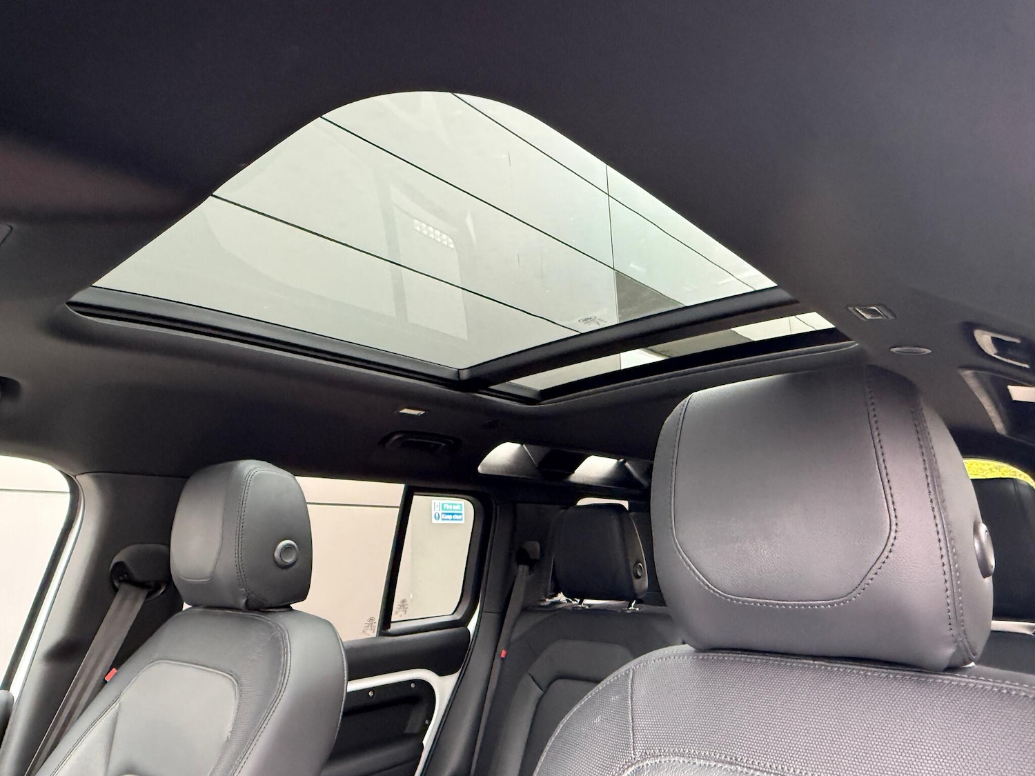 Used Land Rover Defender 110 2023 for sale - 76295870: Photo 4