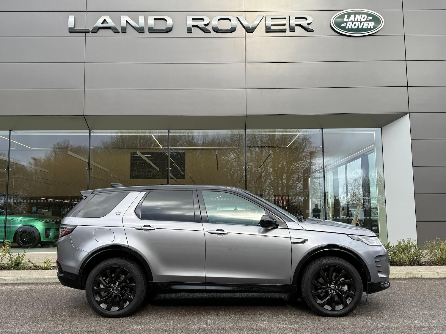 Used Land Rover Discovery Sport 2024 for sale - 77523856: Photo 2