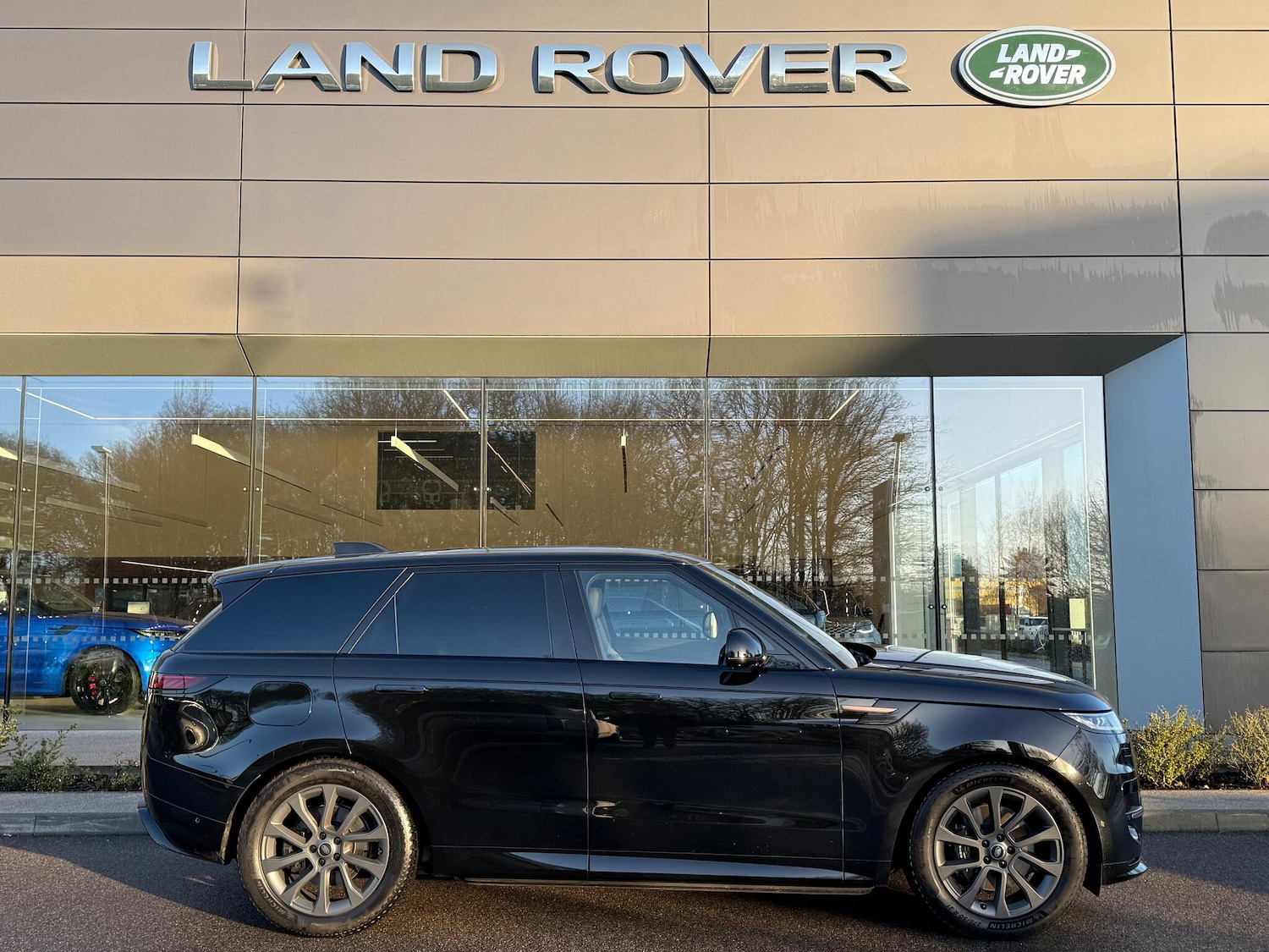 Used Land Rover Range Rover Sport 2023 for sale - 77131309: Photo 2