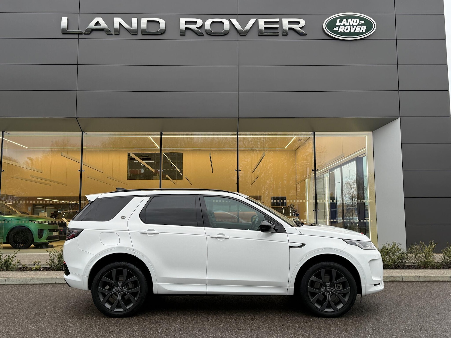 Used Land Rover Discovery Sport 2022 for sale - 77412025: Photo 2