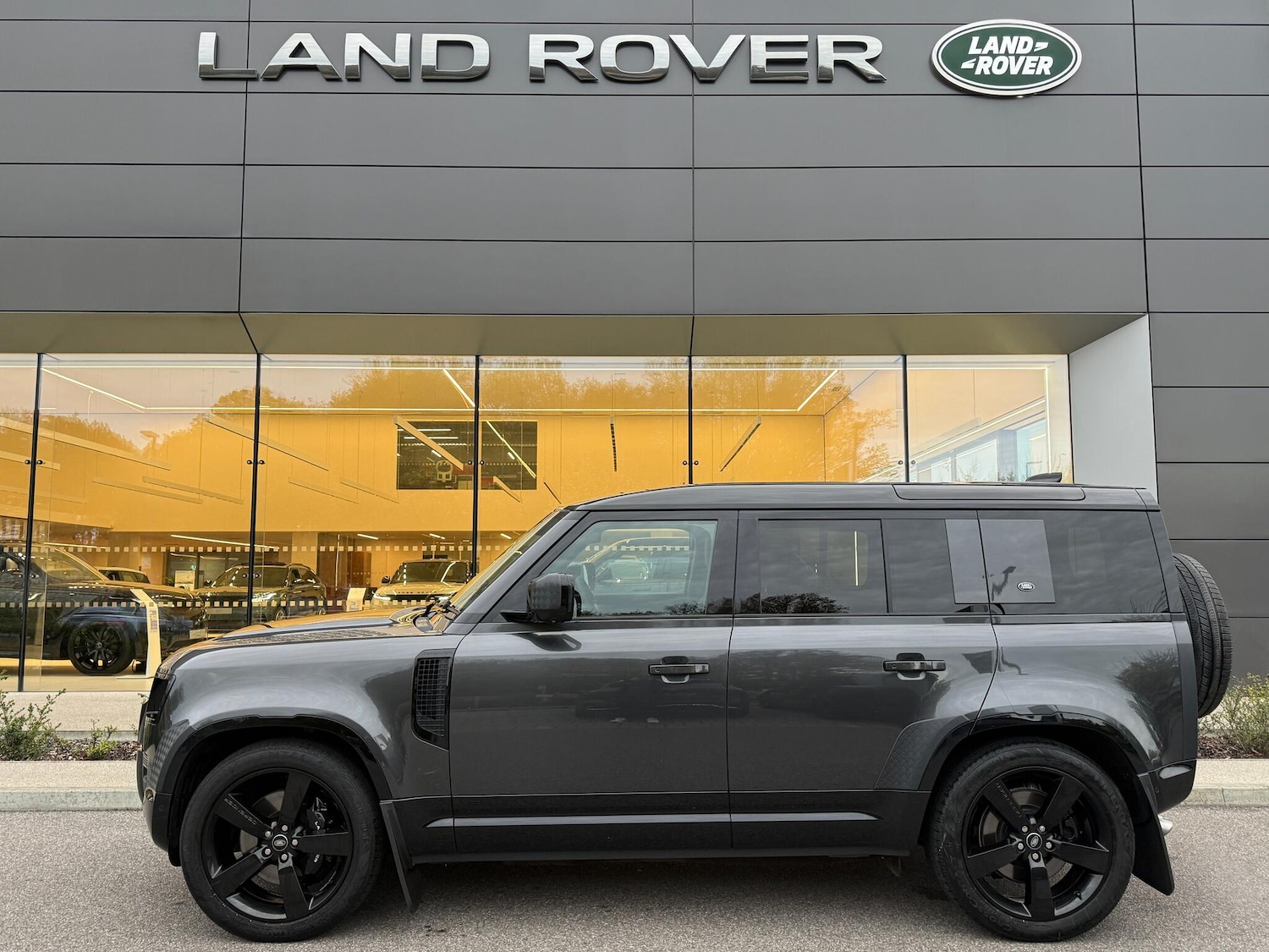 Used Land Rover Defender 110 2022 for sale - 76584812: Photo 10