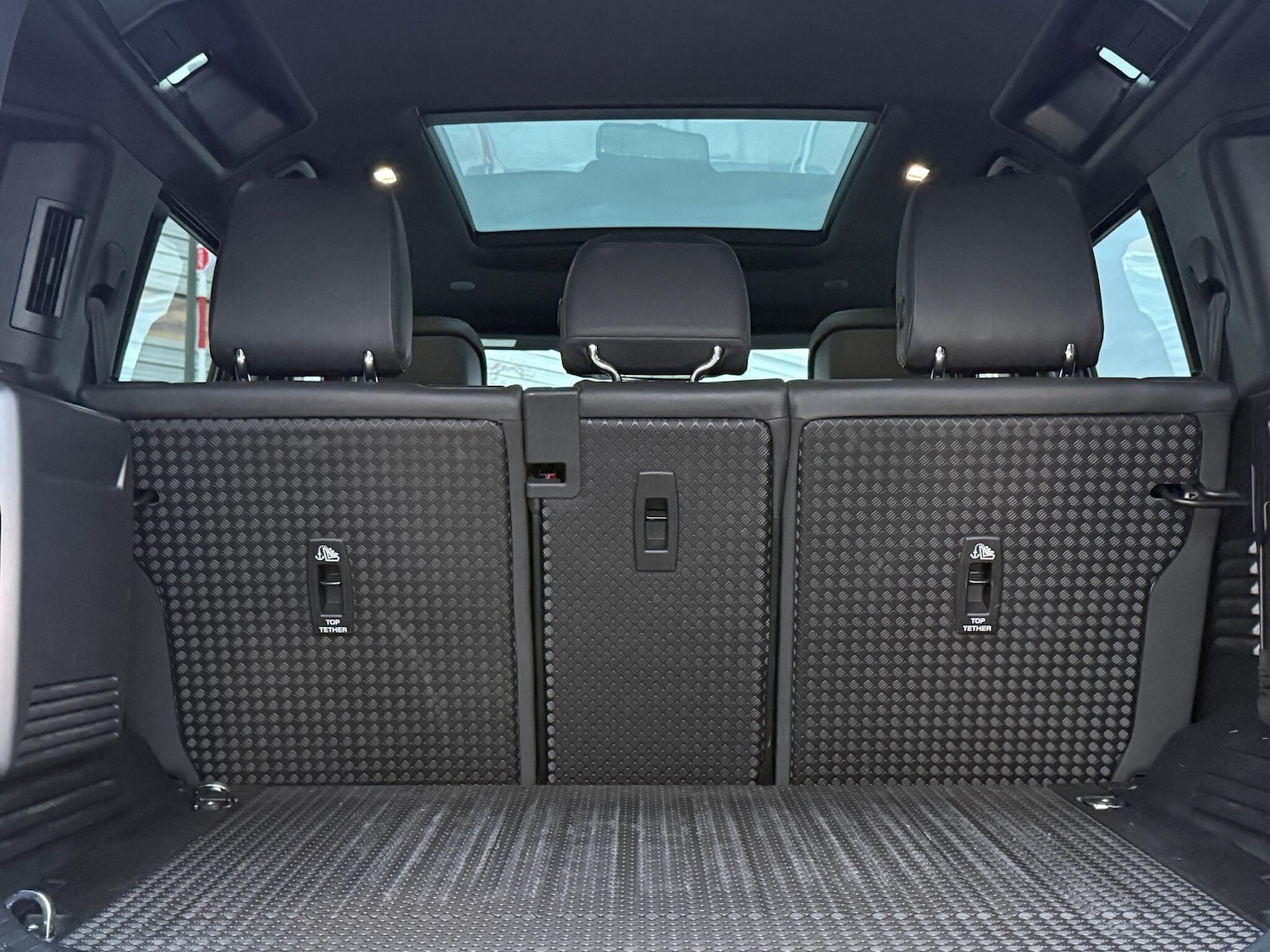 Used Land Rover Defender 110 2022 for sale - 76584812: Photo 35