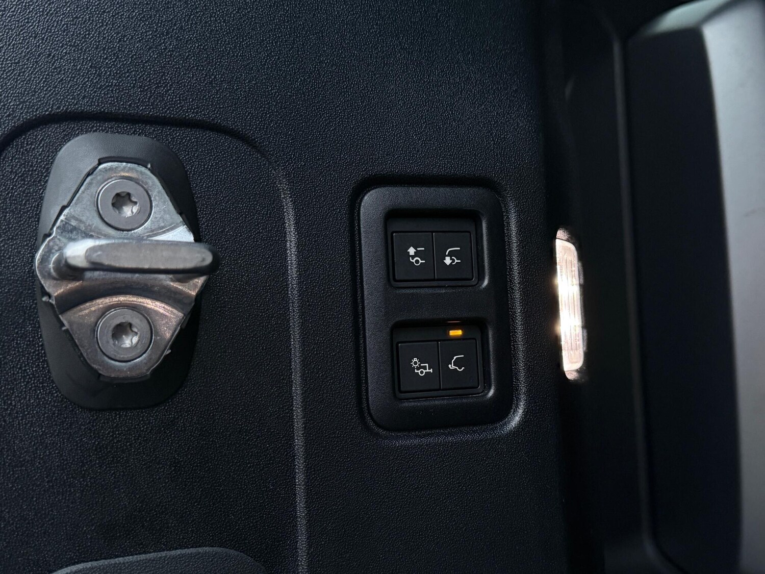 Used Land Rover Defender 110 2022 for sale - 76584812: Photo 36