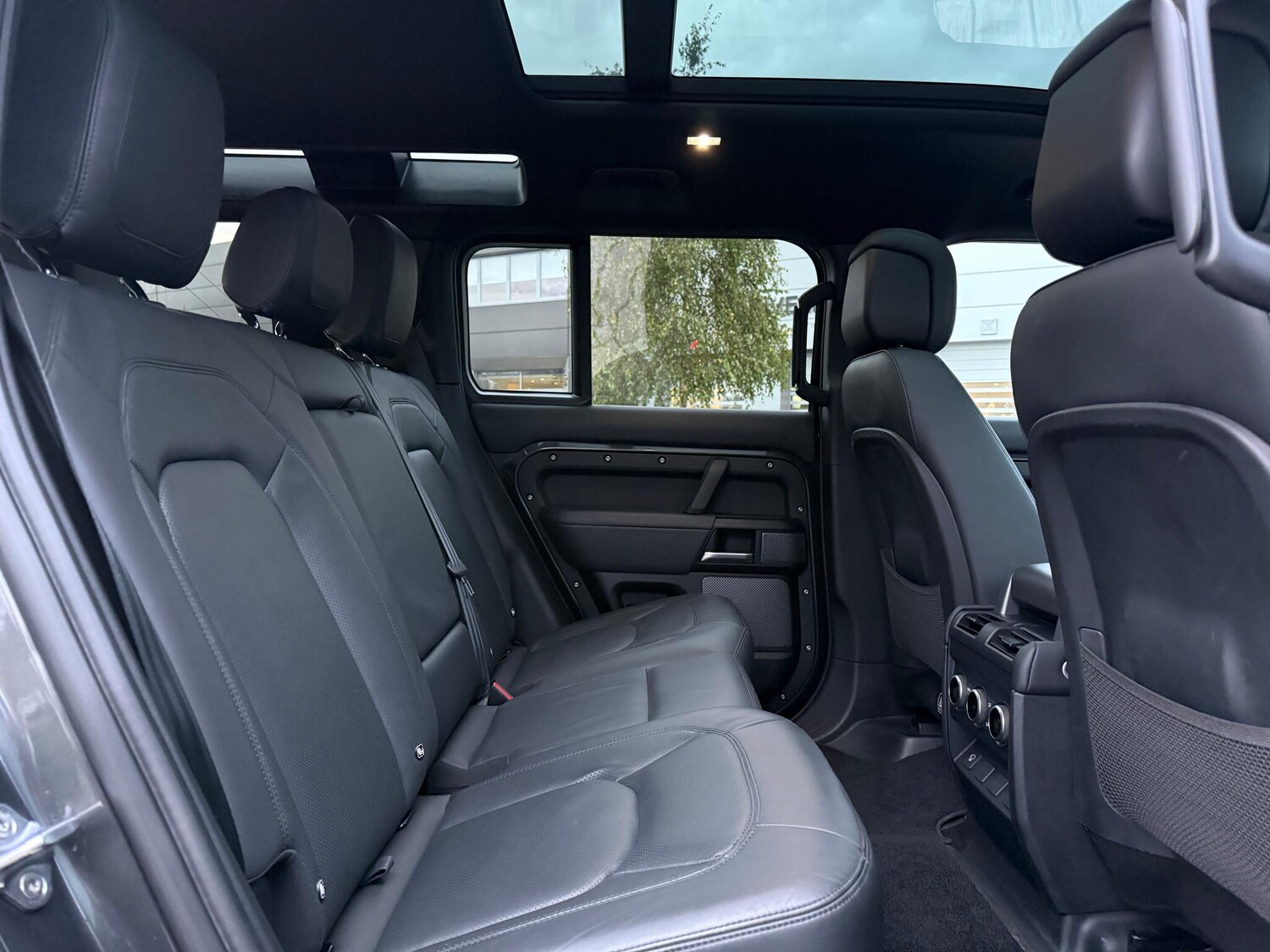 Used Land Rover Defender 110 2022 for sale - 76584812: Photo 39