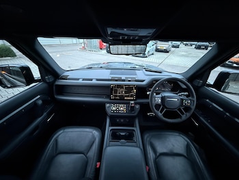 Used Land Rover Defender 110 2022 for sale - 76584812: Photo