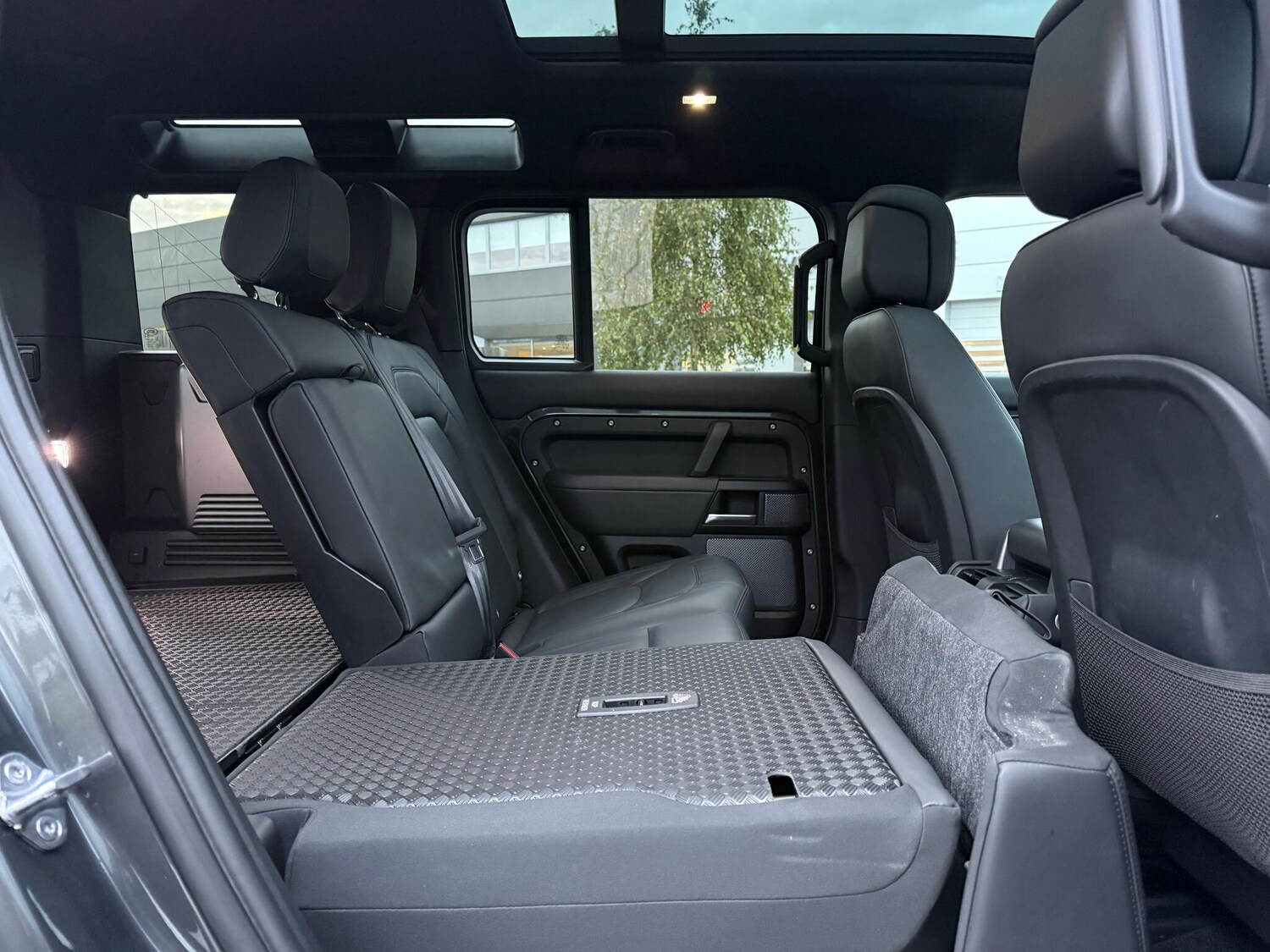 Used Land Rover Defender 110 2022 for sale - 76584812: Photo 40