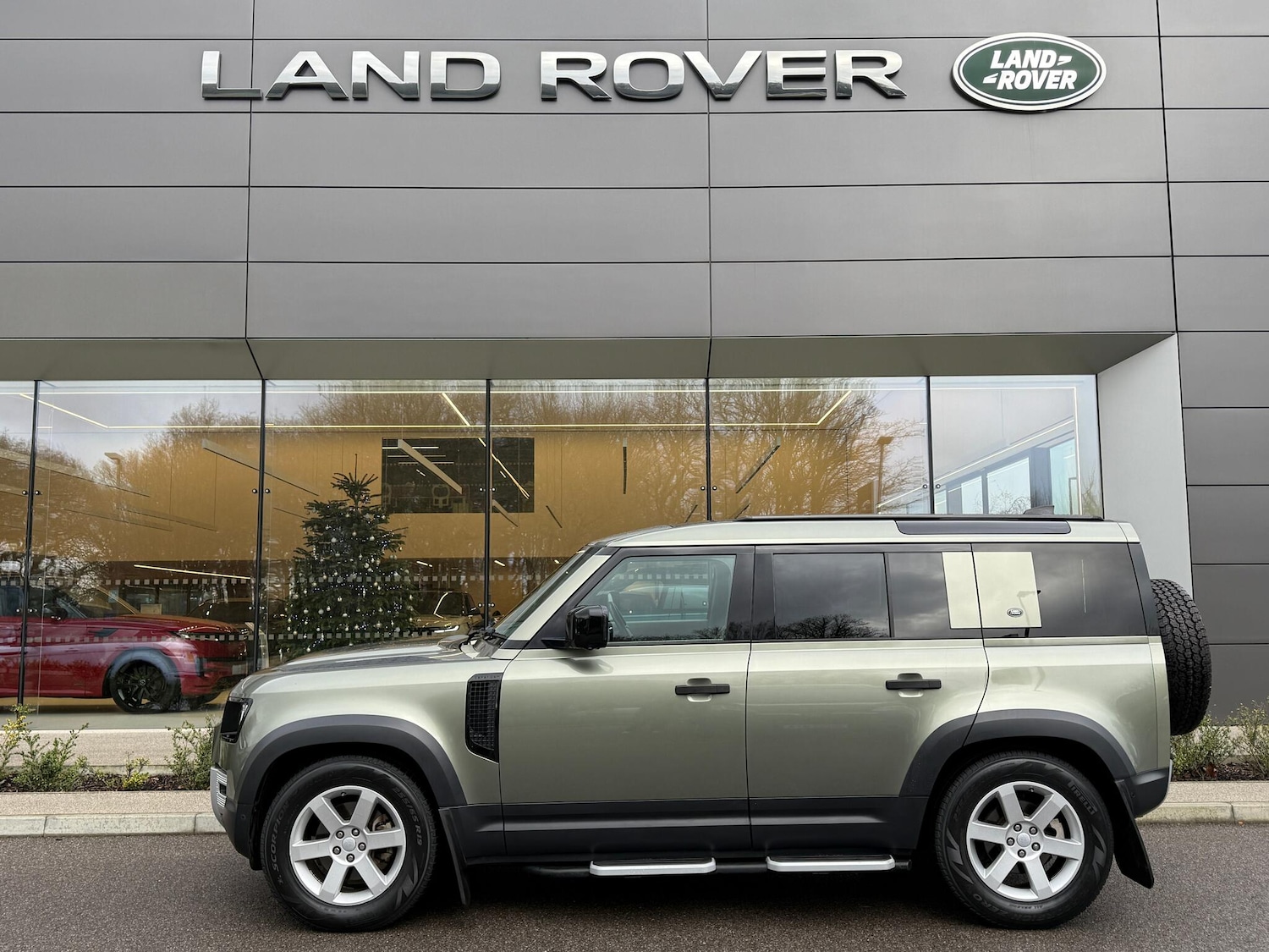 Used Land Rover Defender 2020 for sale - 77029480: Photo 11