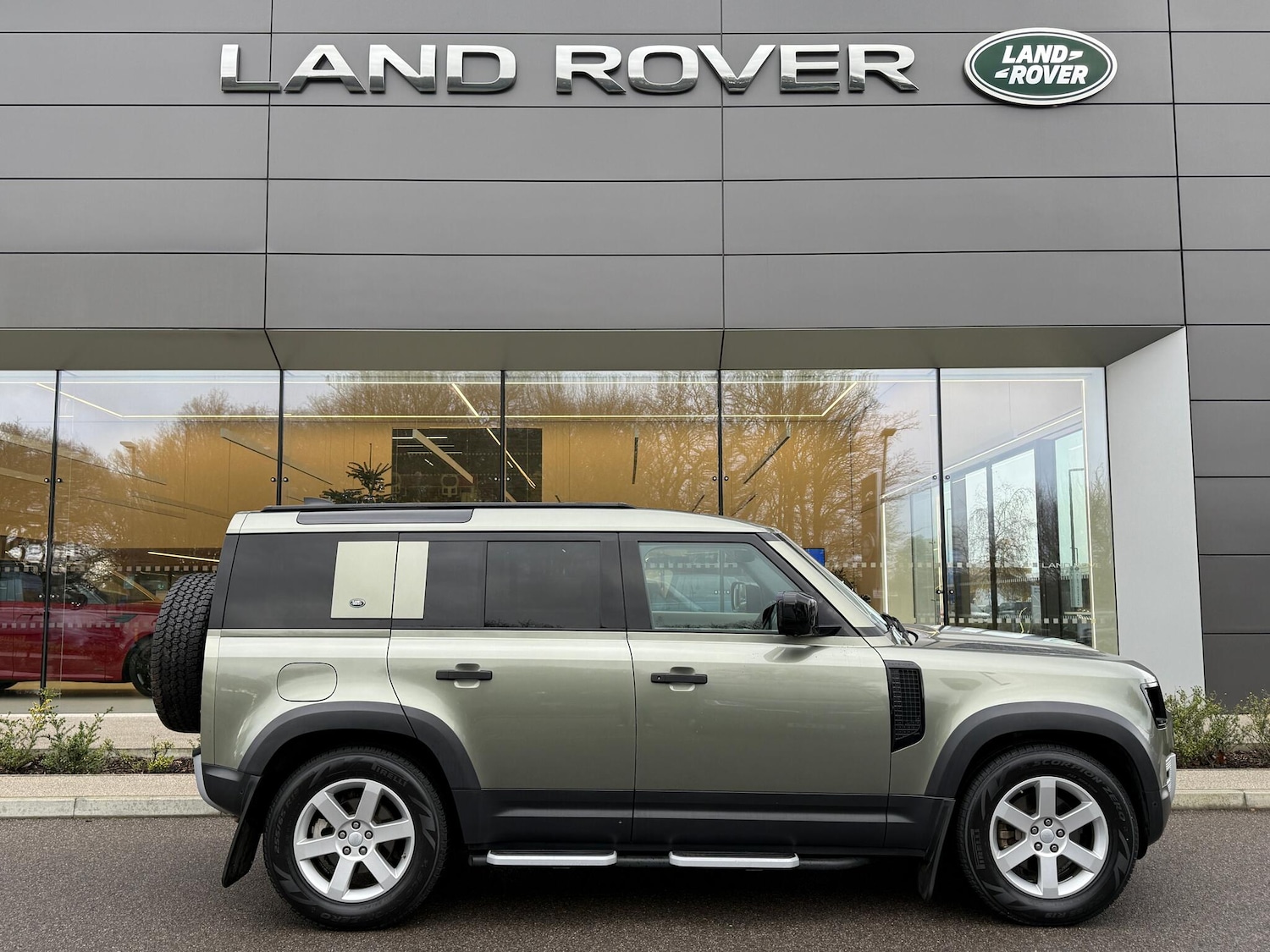 Used Land Rover Defender 2020 for sale - 77029480: Photo 2