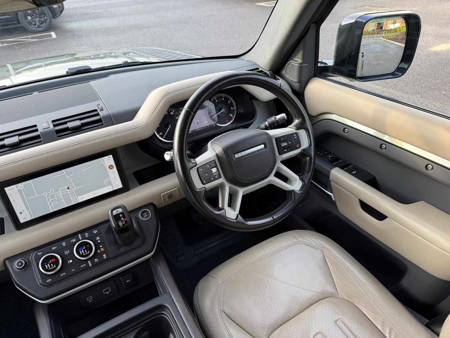 Used Land Rover Defender 2020 for sale - 77029480: Photo 24