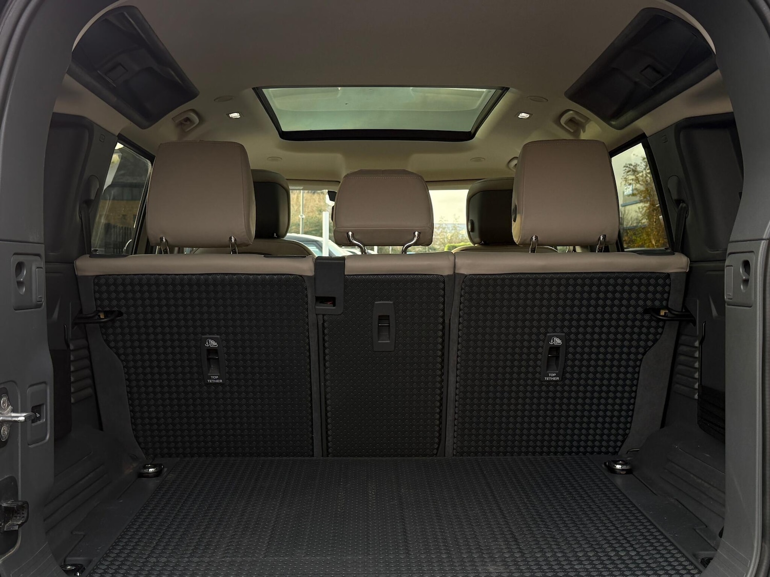 Used Land Rover Defender 2020 for sale - 77029480: Photo 33