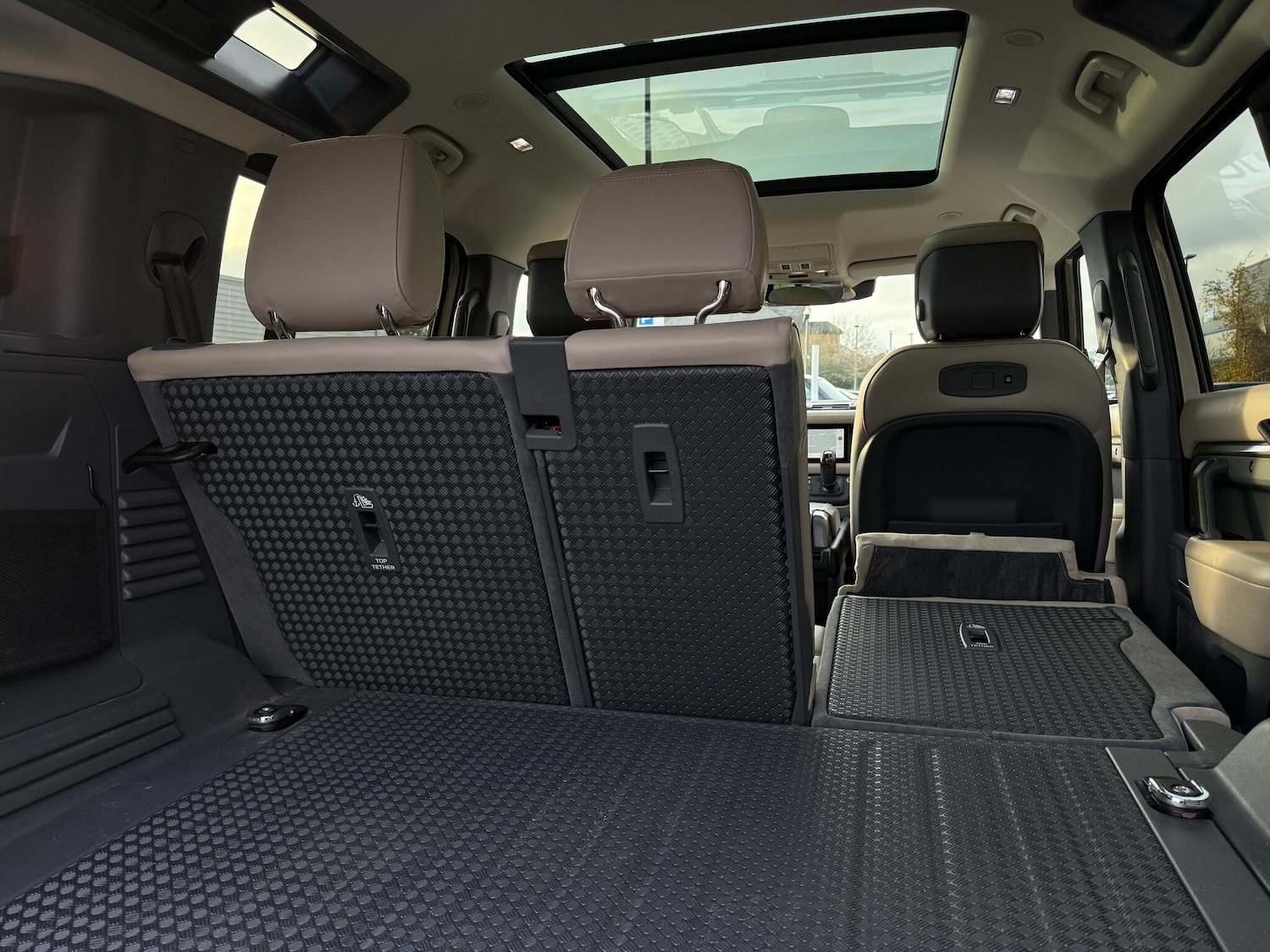 Used Land Rover Defender 2020 for sale - 77029480: Photo 34