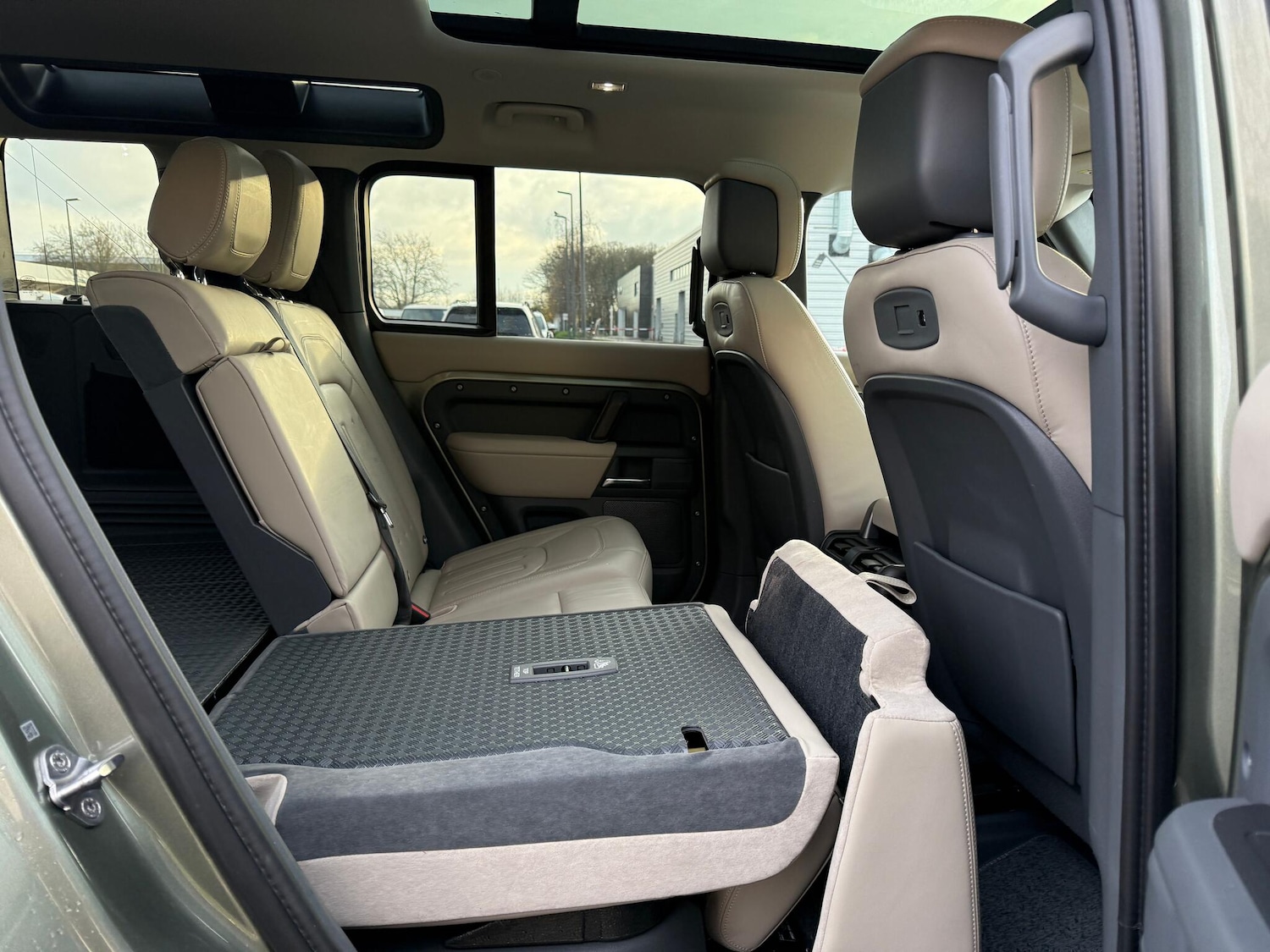 Used Land Rover Defender 2020 for sale - 77029480: Photo 36