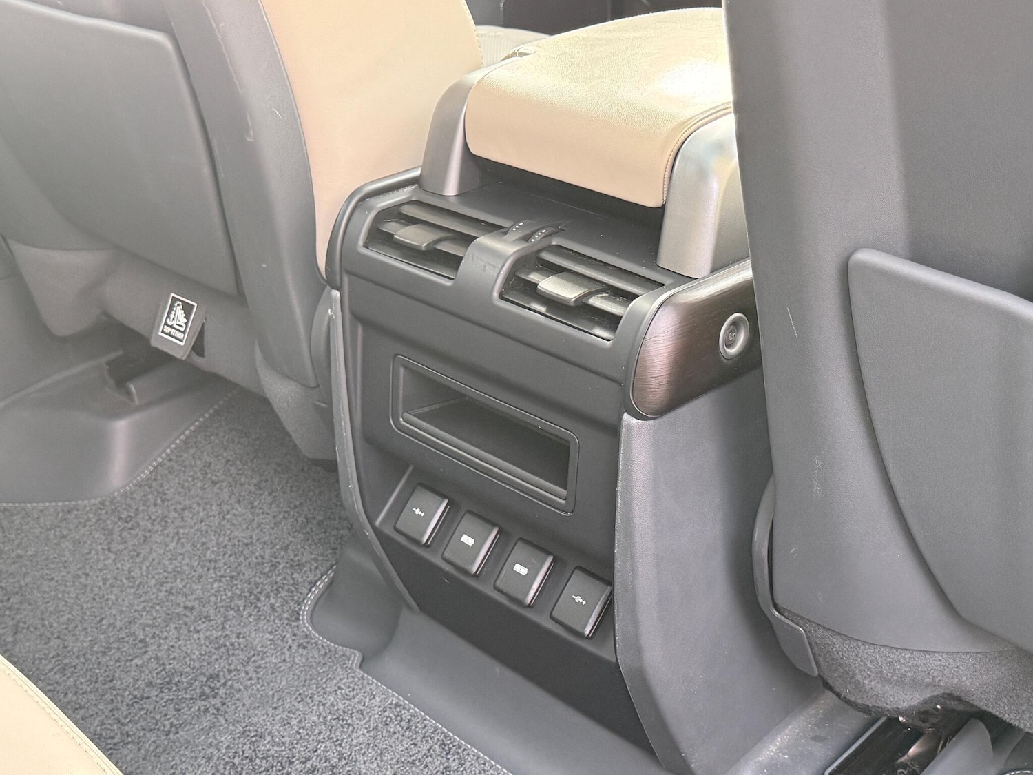 Used Land Rover Defender 2020 for sale - 77029480: Photo 37