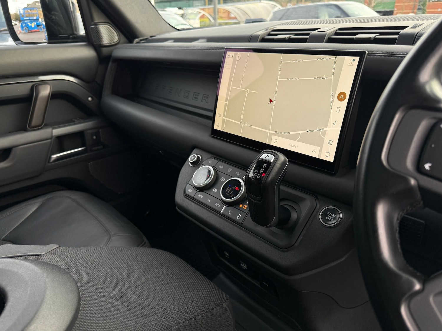 Used Land Rover Defender 2023 for sale - 77624884: Photo 17