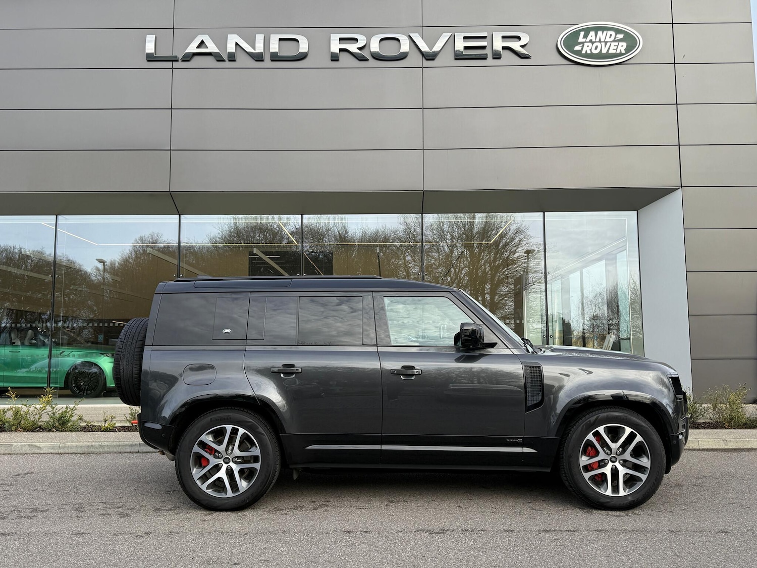 Used Land Rover Defender 2023 for sale - 77624884: Photo 2