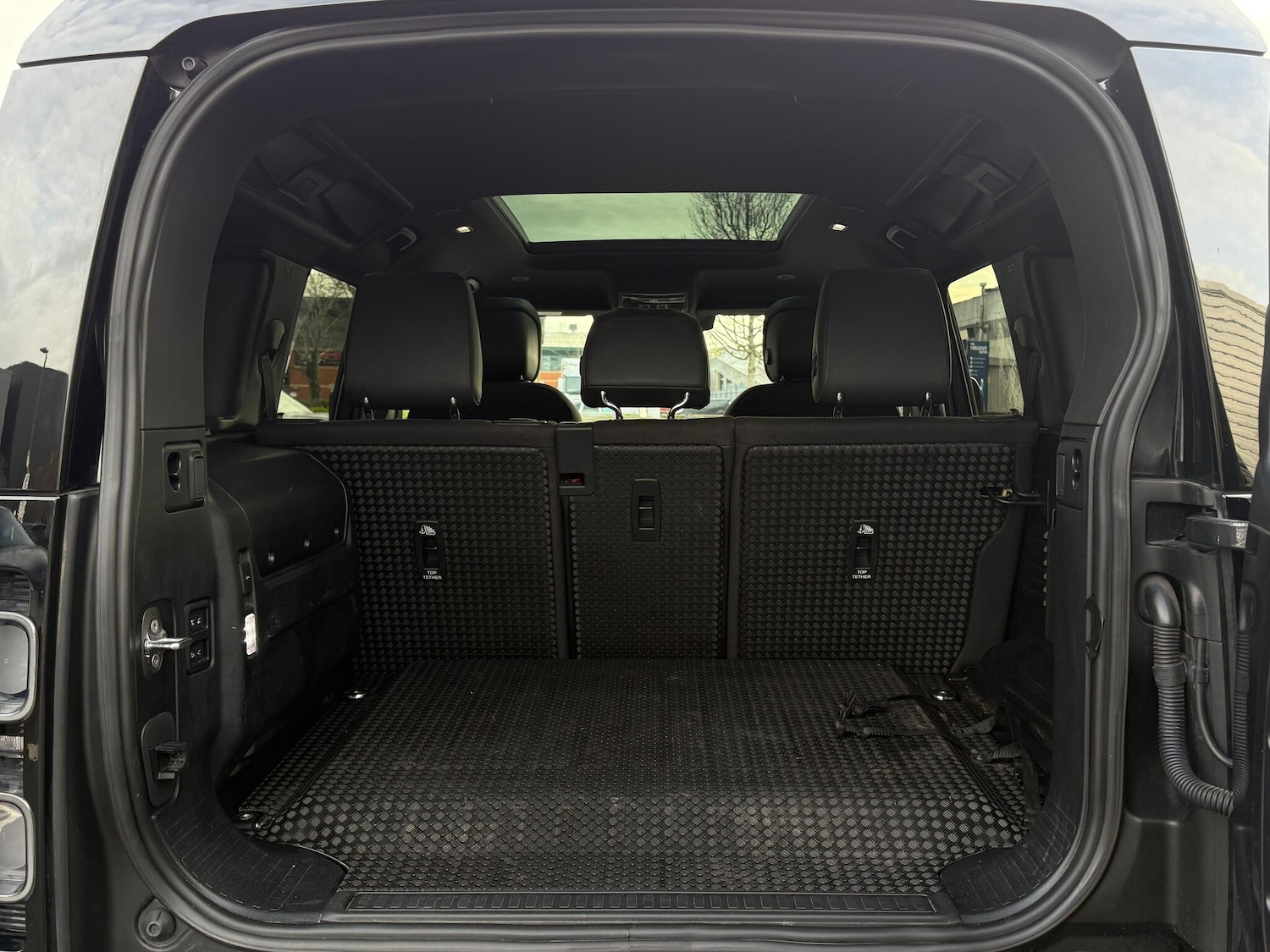 Used Land Rover Defender 2023 for sale - 77624884: Photo 26