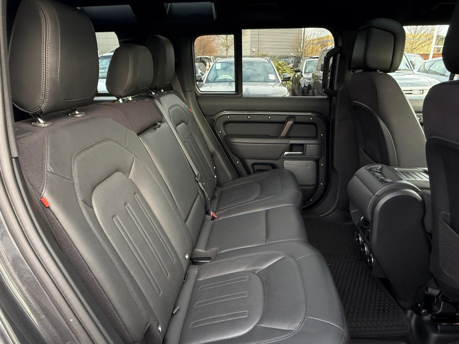 Used Land Rover Defender 2023 for sale - 77624884: Photo 27