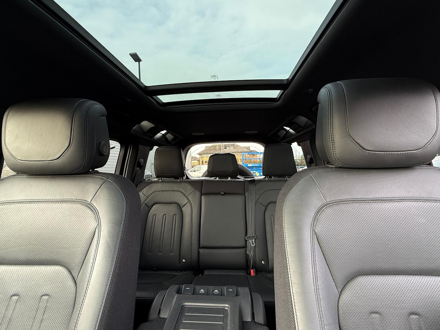 Used Land Rover Defender 2023 for sale - 77624884: Photo 29