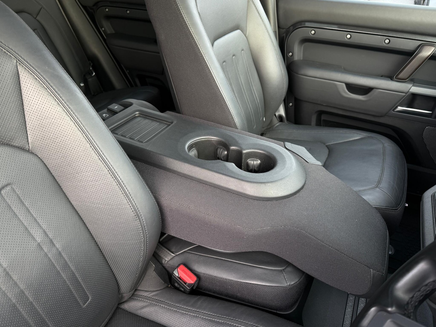 Used Land Rover Defender 2023 for sale - 77624884: Photo 32