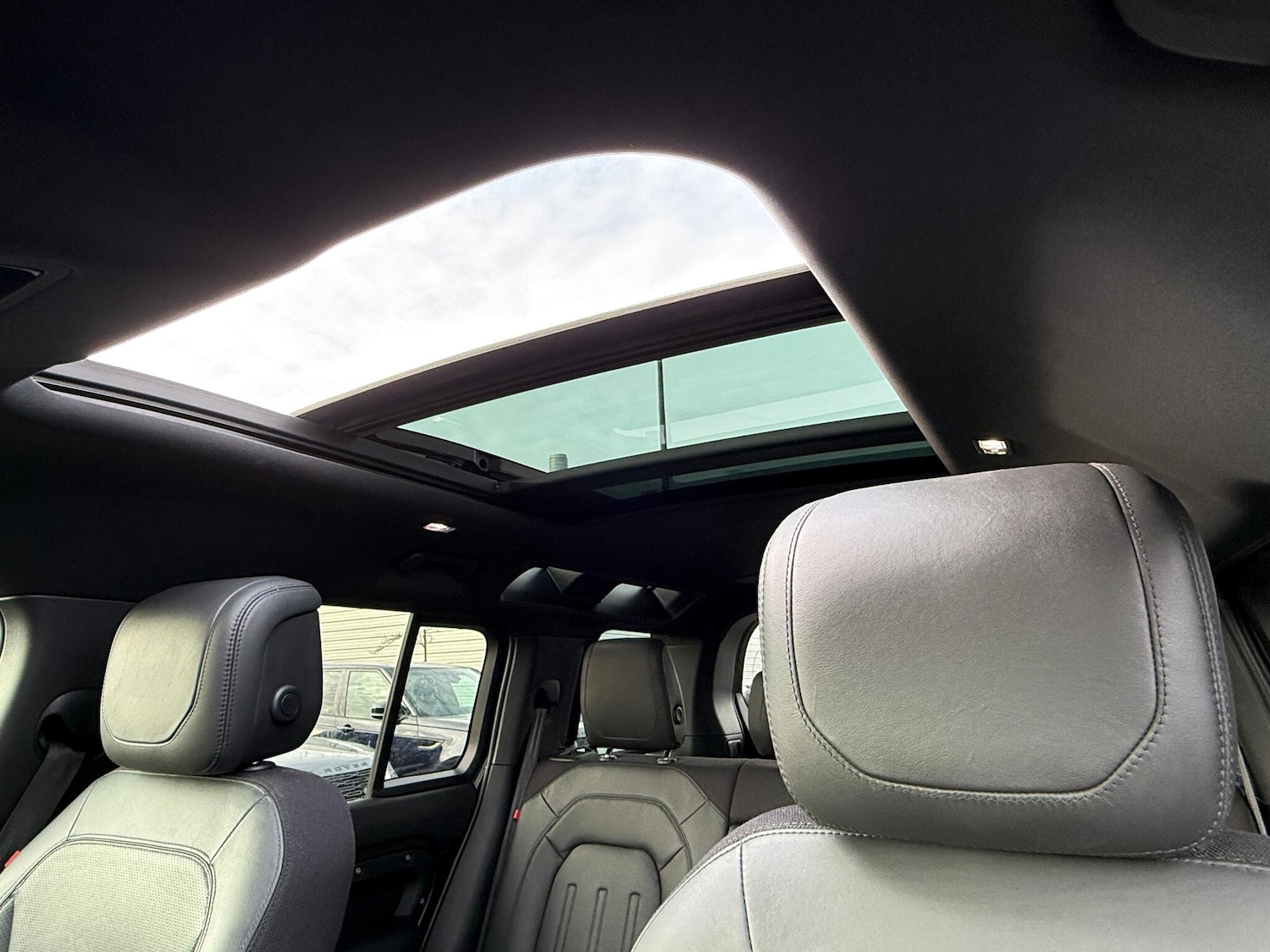 Used Land Rover Defender 2023 for sale - 77624884: Photo 5