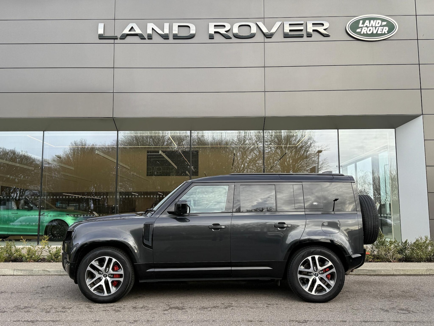 Used Land Rover Defender 2023 for sale - 77624884: Photo 7