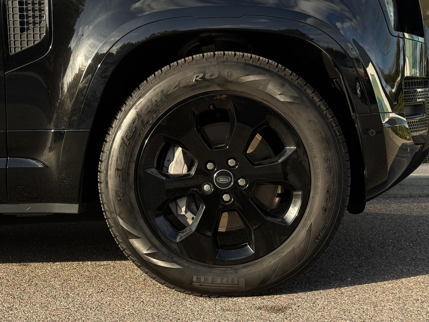 Used Land Rover Defender 110 2025 for sale - 76592526: Photo 18