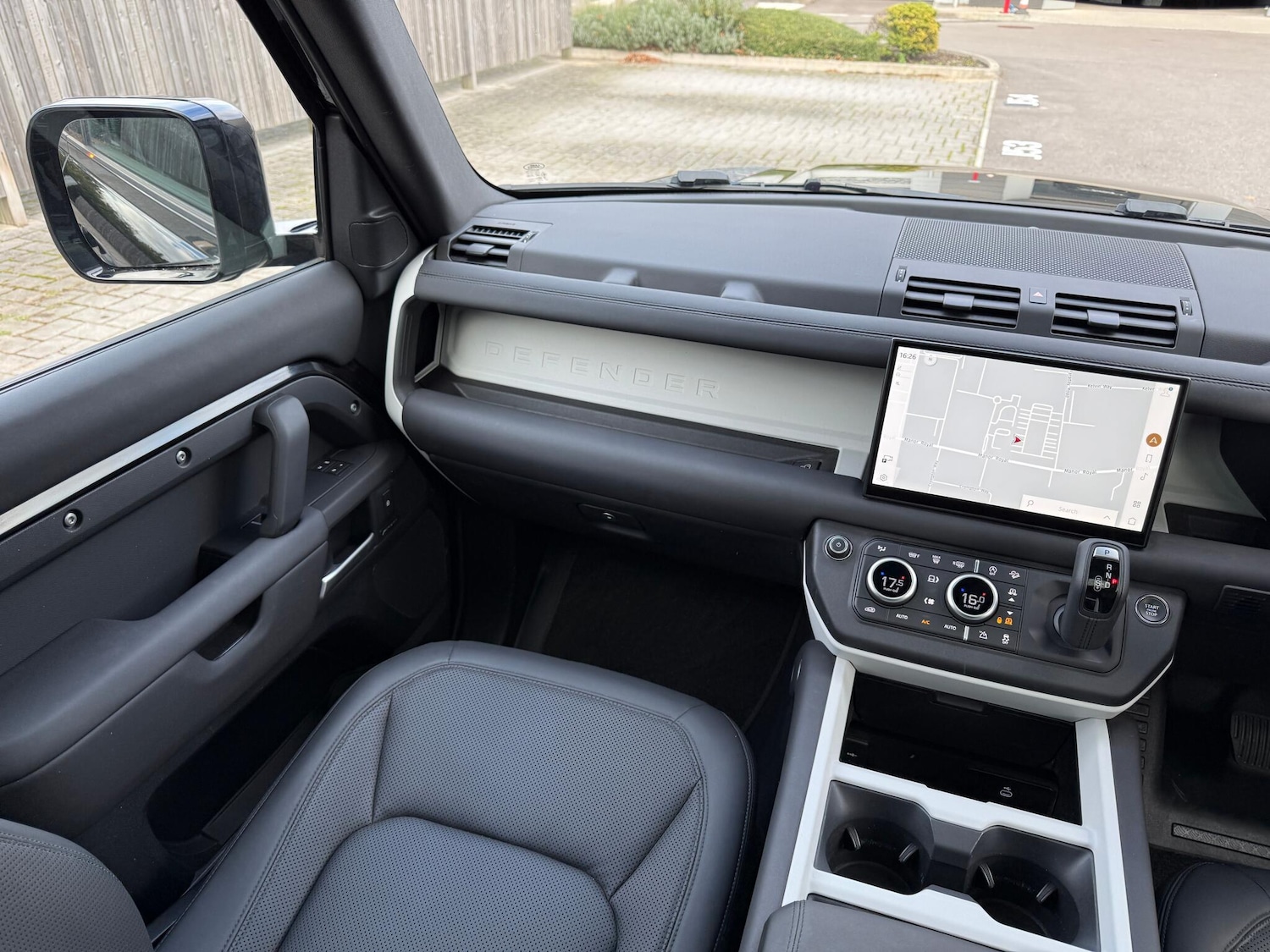 Used Land Rover Defender 110 2025 for sale - 76592526: Photo 19