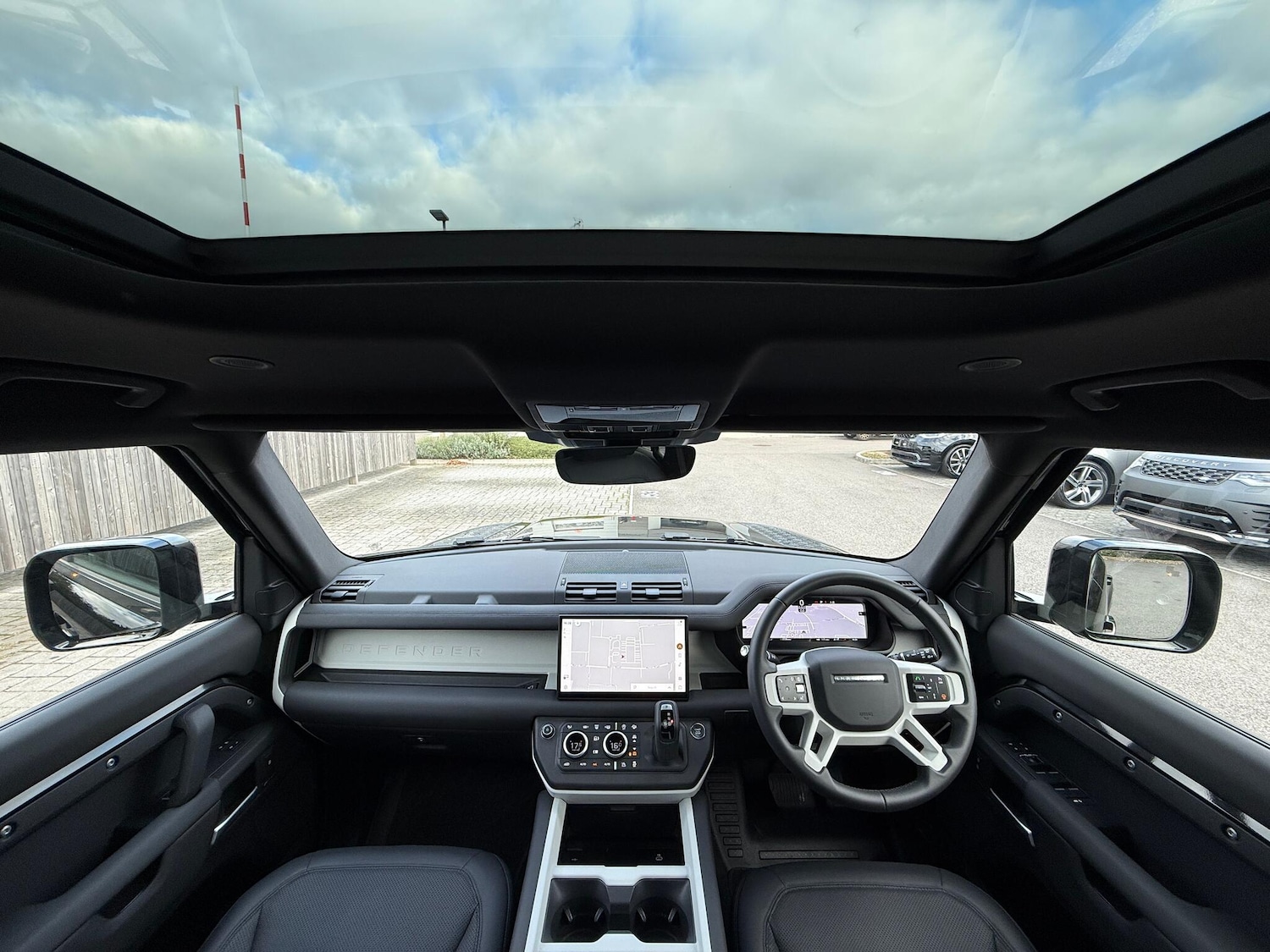 Used Land Rover Defender 110 2025 for sale - 76592526: Photo 4