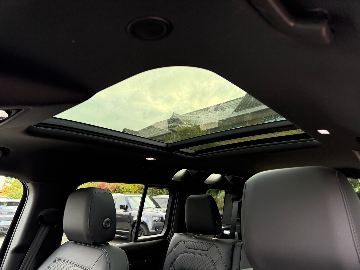 Used Land Rover Defender 110 2025 for sale - 76592526: Photo 6