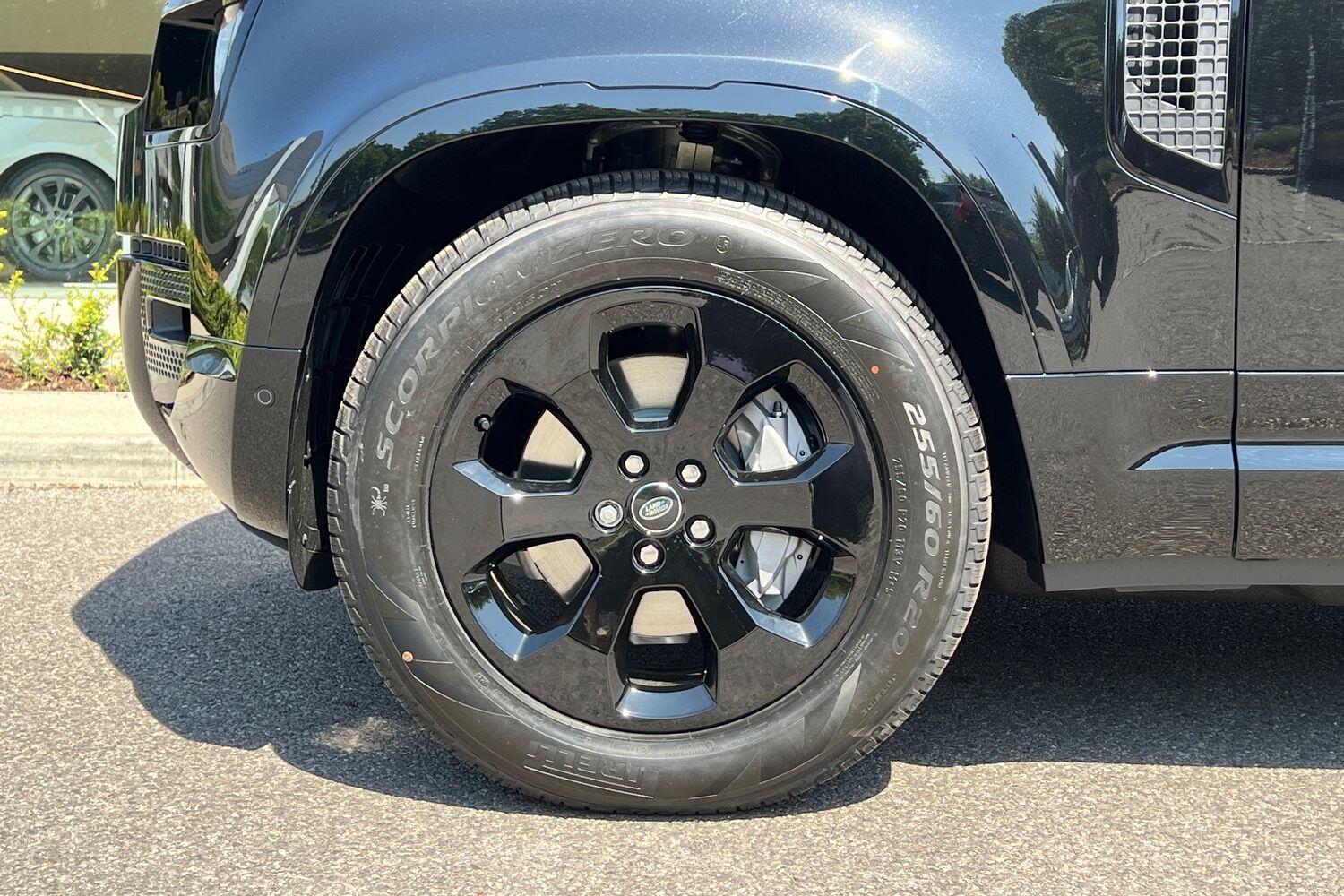 Used Land Rover Defender 2025 for sale - 76952404: Photo 17