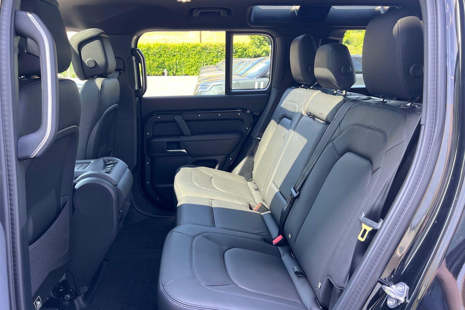 Used Land Rover Defender 2025 for sale - 76952404: Photo 46