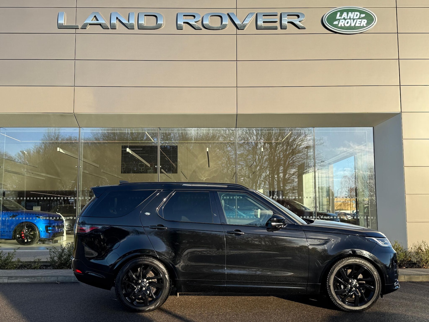 Used Land Rover Discovery 2024 for sale - 77120789: Photo 2