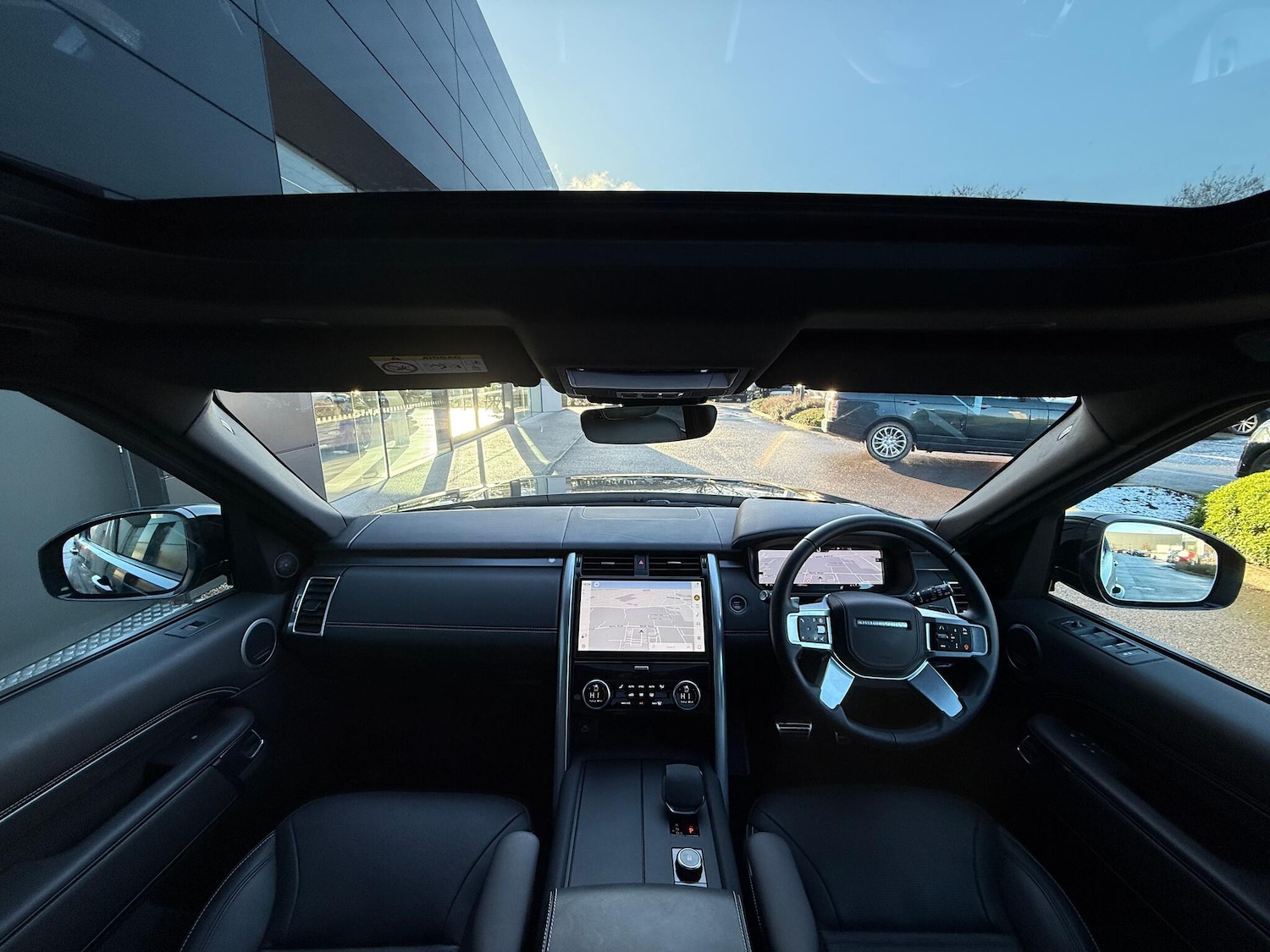 Used Land Rover Discovery 2024 for sale - 77120789: Photo 3