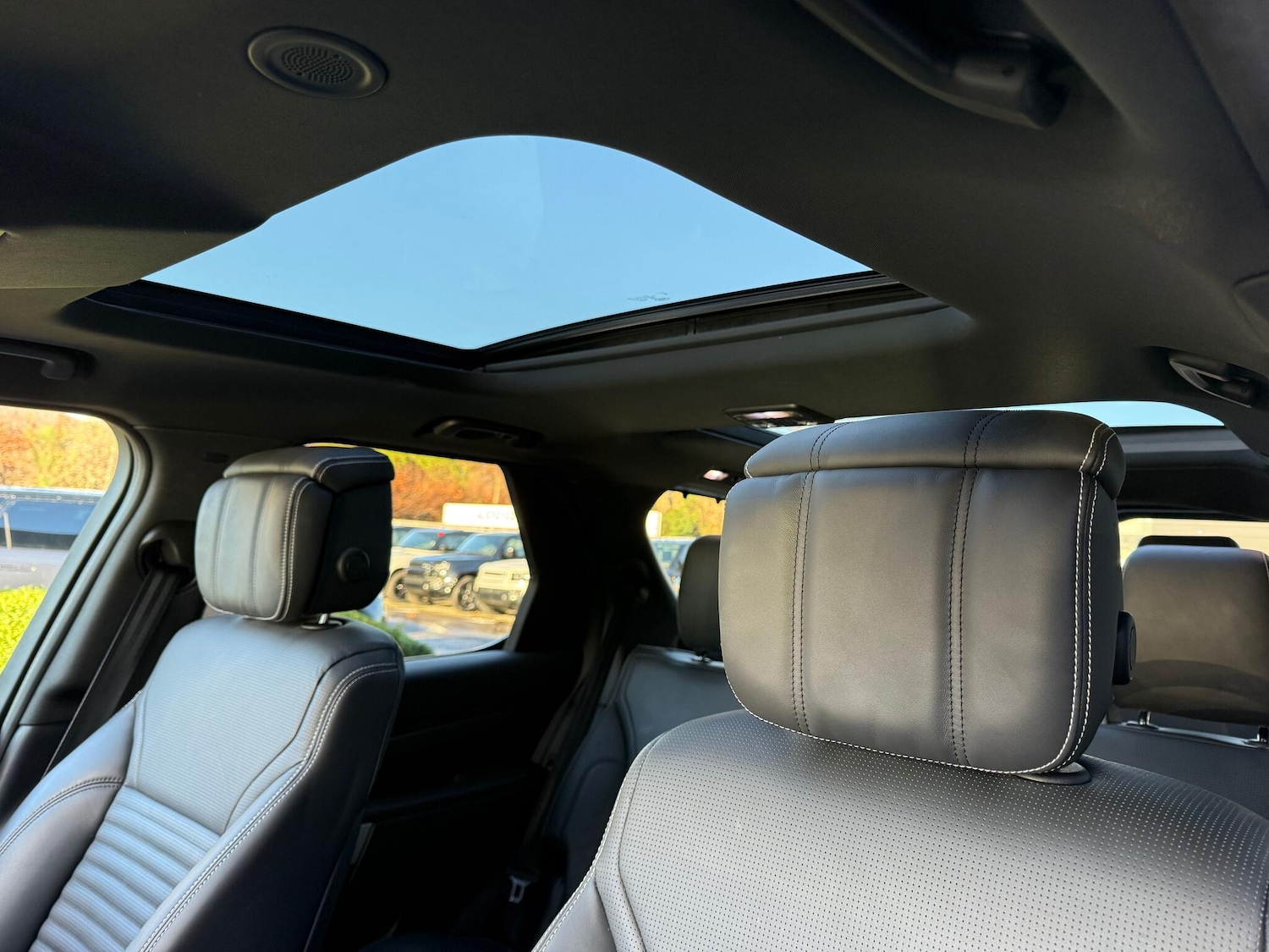 Used Land Rover Discovery 2024 for sale - 77120789: Photo 4