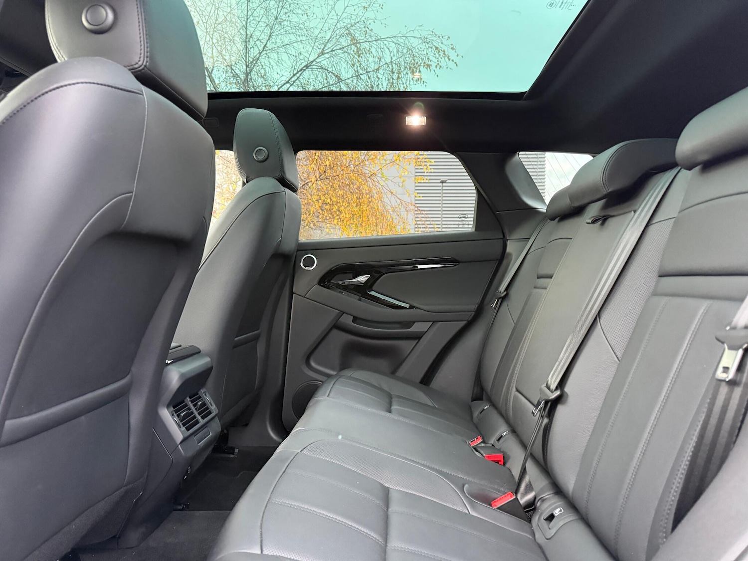 Used Land Rover Range Rover Evoque 2025 for sale - 76226188: Photo 31