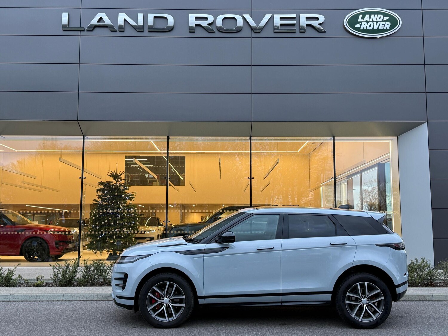 Used Land Rover Range Rover Evoque 2025 for sale - 76226188: Photo 9