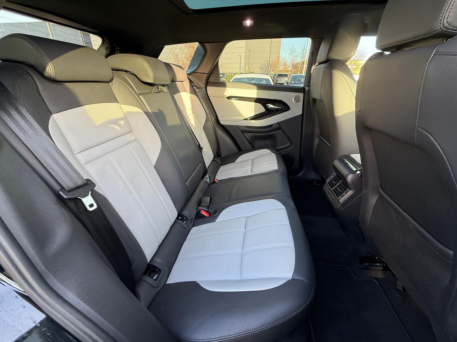 Used Land Rover Range Rover Evoque 2025 for sale - 77028912: Photo 28