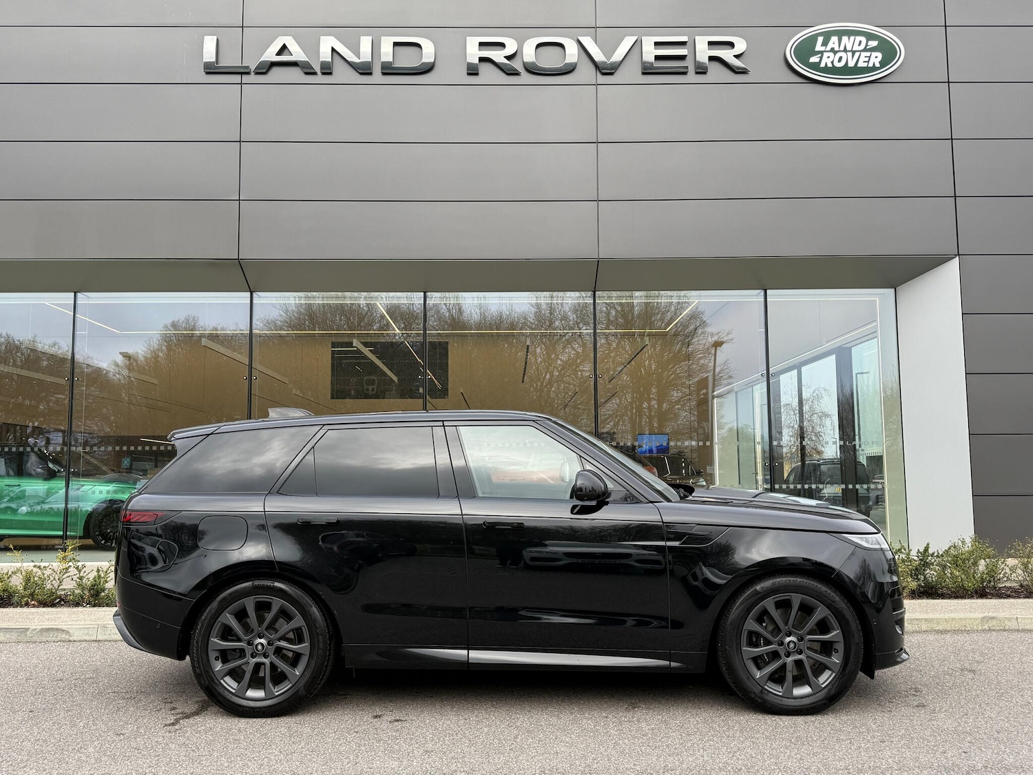 Used Land Rover Range Rover Sport 2025 for sale - 77484083: Photo 2