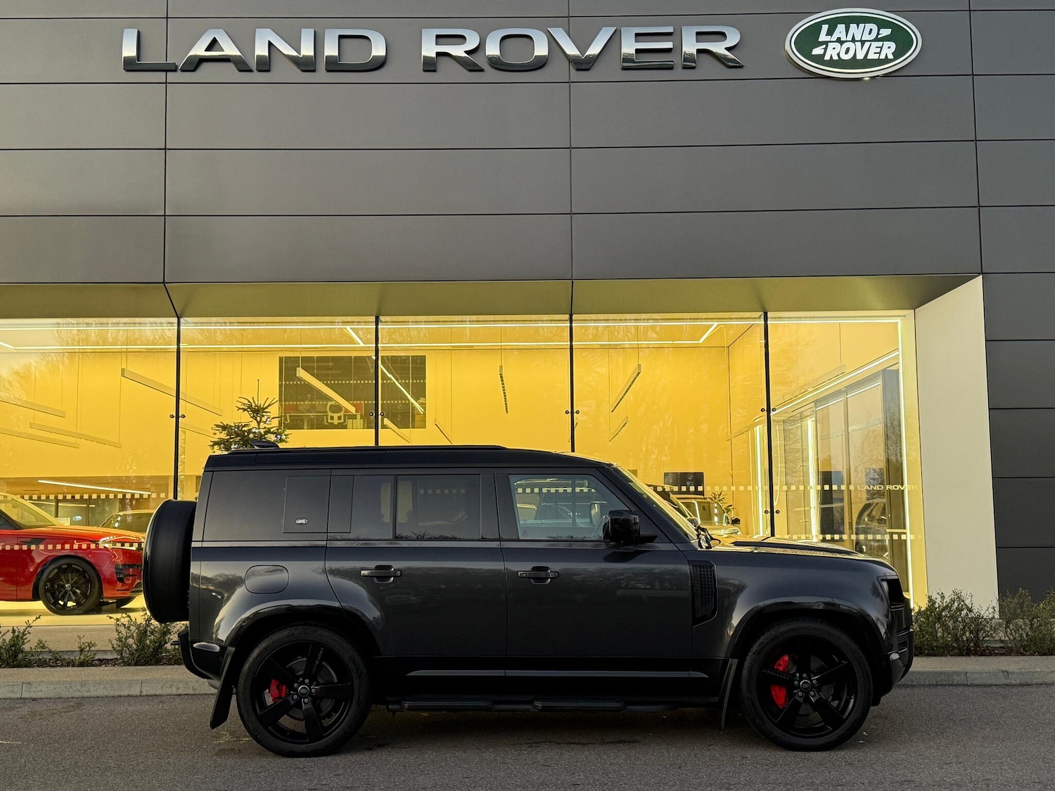 Used Land Rover Defender 2023 for sale - 77016436: Photo 2